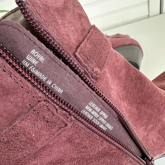 Earth Shoes Royal Ankle Boots Wine Red Ankle Zip Burnished Stacked Heel Size 7B - Picture 8 of 10